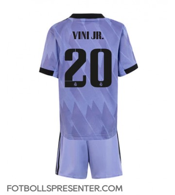 Real Madrid Vinicius Junior #20 Bortatröja Barn 2022-23 Kortärmad (+ korta byxor)